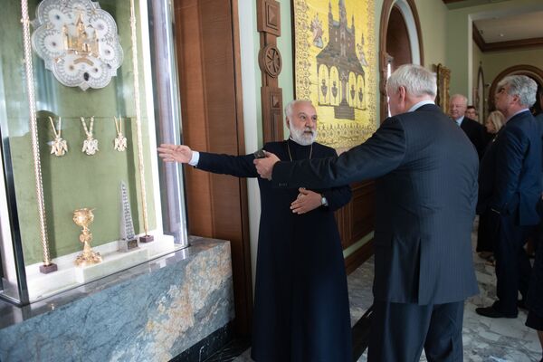 «Նկարը կչորանա, ցերեկ կլինի». ինչպես ռուս պատգամավորներին դիմավորեցին Հայաստանում «Նկարը կչորանա, ցերեկ կլինի». ինչպես ռուս պատգամավորներին դիմավորեցին Հայաստանում - Sputnik Արմենիա