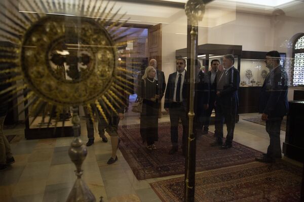 «Նկարը կչորանա, ցերեկ կլինի». ինչպես ռուս պատգամավորներին դիմավորեցին Հայաստանում «Նկարը կչորանա, ցերեկ կլինի». ինչպես ռուս պատգամավորներին դիմավորեցին Հայաստանում - Sputnik Արմենիա