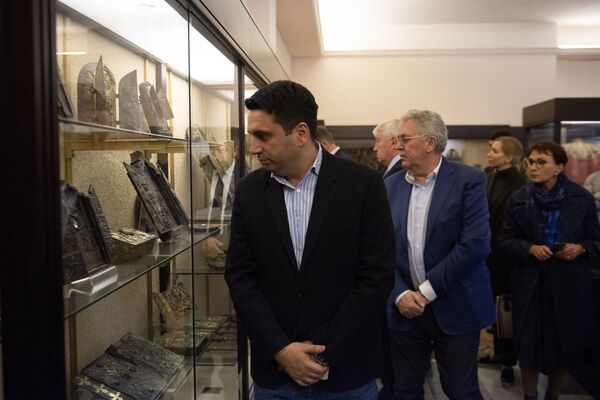 «Նկարը կչորանա, ցերեկ կլինի». ինչպես ռուս պատգամավորներին դիմավորեցին Հայաստանում «Նկարը կչորանա, ցերեկ կլինի». ինչպես ռուս պատգամավորներին դիմավորեցին Հայաստանում - Sputnik Արմենիա