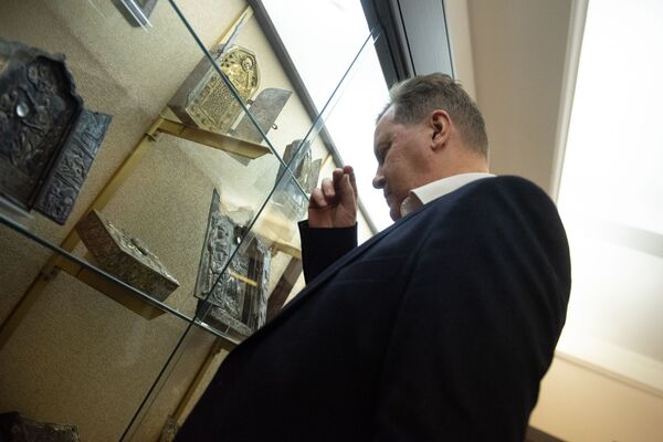 «Նկարը կչորանա, ցերեկ կլինի». ինչպես ռուս պատգամավորներին դիմավորեցին Հայաստանում «Նկարը կչորանա, ցերեկ կլինի». ինչպես ռուս պատգամավորներին դիմավորեցին Հայաստանում - Sputnik Արմենիա