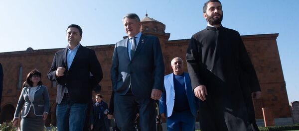 Члены Межпарламенской комиссии по сотрудничеству Федерального Собрания России в Сокровищнице ААЦ (7 ноября 2019). Эчмиадзин Члены Межпарламенской комиссии по сотрудничеству Федерального Собрания России в Сокровищнице ААЦ (7 ноября 2019). Эчмиадзин - Sputnik Արմենիա