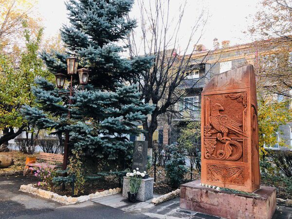 «Միայնակ գայլը» կրակի պես էր. ինչ է անում ազատամարտիկի ծեր մայրը որդու հիշատակի համար - Sputnik Արմենիա