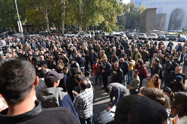 Если Арутюнян ошибся, то ответит: Пашинян обещал разобраться с жалобой студентов - Sputnik Армения