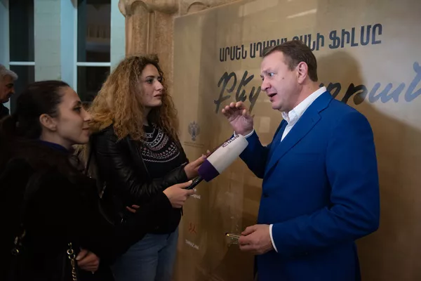 Башаров, Агаджанян и Зайц: премьера фильма Я подарю тебе победу прошла в Ереване на ура Башаров, Агаджанян и Зайц: премьера фильма Я подарю тебе победу прошла в Ереване на ура - Sputnik Армения