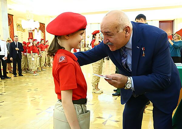 Առանց կրակոցի. ինչպես Ռուսաստանի հերոս Գևորգ Իսախանյանը Գուդերմեսն ազատագրեց զինյալներից Առանց կրակոցի. ինչպես Ռուսաստանի հերոս Գևորգ Իսախանյանը Գուդերմեսն ազատագրեց զինյալներից - Sputnik Արմենիա