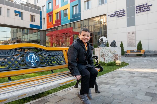 Цвет Пикассо - желтый: как 7-летний Грант Аршакян победил рак, когда никто не верил - Sputnik Армения