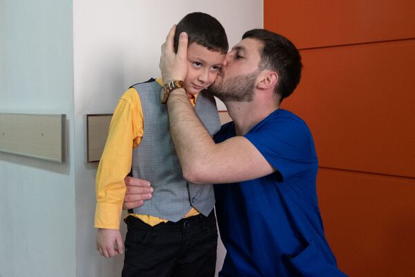 Цвет Пикассо - желтый: как 7-летний Грант Аршакян победил рак, когда никто не верил - Sputnik Армения