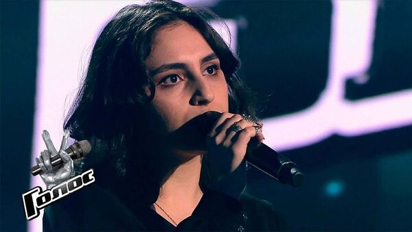 Инна Саядян исполняет «Dzayn Tur Ov Covak» во время слепых прослушиваний 8 сезона телешоу Голос - Sputnik Արմենիա