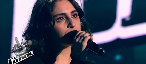 Инна Саядян исполняет «Dzayn Tur Ov Covak» во время слепых прослушиваний 8 сезона телешоу Голос - Sputnik Армения