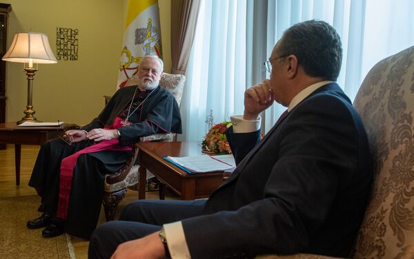 Սուրբ Աթոռի Պետությունների հետ հարաբերությունների քարտուղար, արքեպիսկոպոս Պոլ Ռիչարդ Գալագերի հետ հանդիպումը - Sputnik Արմենիա