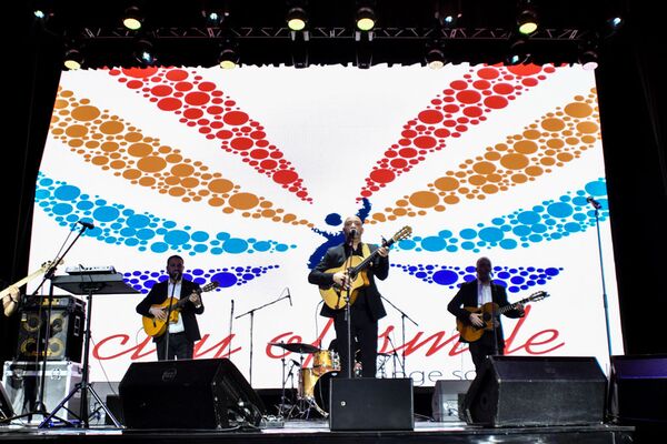 Фонд Азнавура пожертвовал 10 миллионов драмов на лечение больных раком детей Фонд Азнавура пожертвовал 10 миллионов драмов на лечение больных раком детей - Sputnik Армения