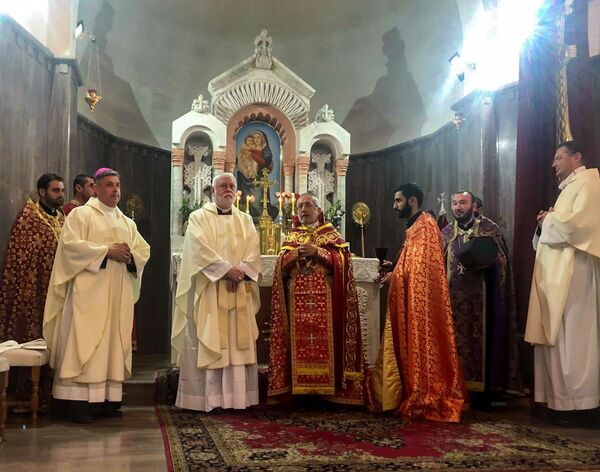 Папа молится за вас, за Армению: архиепископ Галлахер в Гюмри зачитал послание Франциска - Sputnik Армения