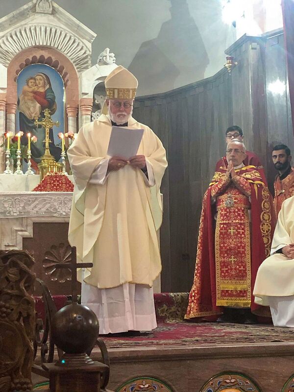 Папа молится за вас, за Армению: архиепископ Галлахер в Гюмри зачитал послание Франциска - Sputnik Армения