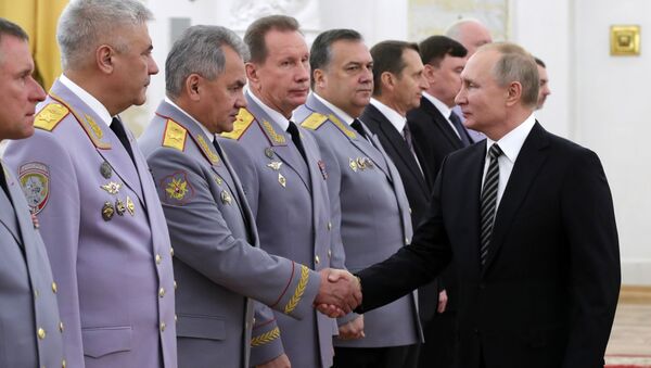 Президент России Владимир Путин на церемонии представления офицеров, назначенных на высшие командные должности - Sputnik Армения