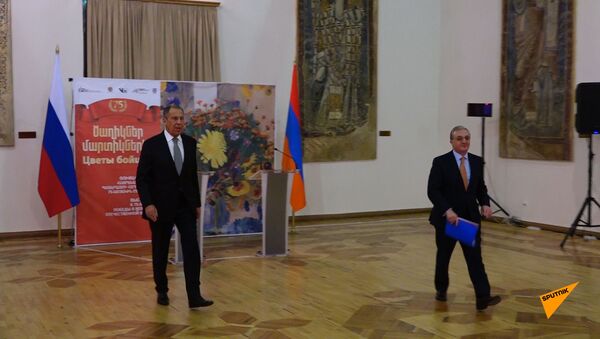 Лавров открыл в Ереване выставку к 75-летию Победы - Sputnik Армения