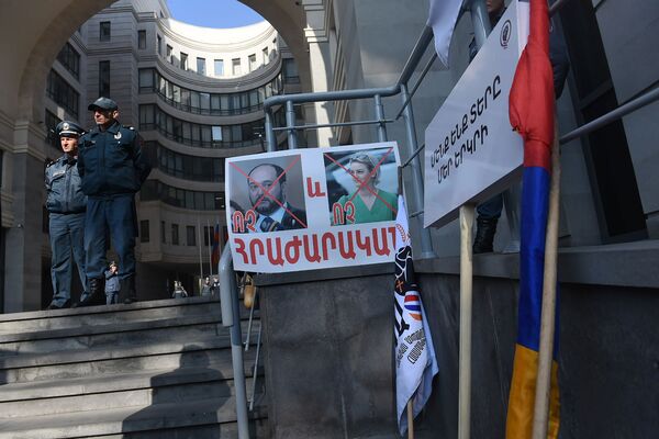 Европейские дудуки против Араика Арутюняна: протесты продолжаются - Sputnik Армения