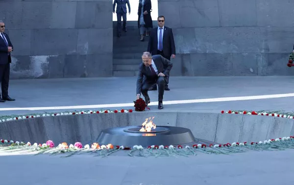 Министр иностранных дел России Сергей Лавров посетил мемориальный комплекс Цицернакаберд (11 ноября 2019). Еревaн - Sputnik Армения