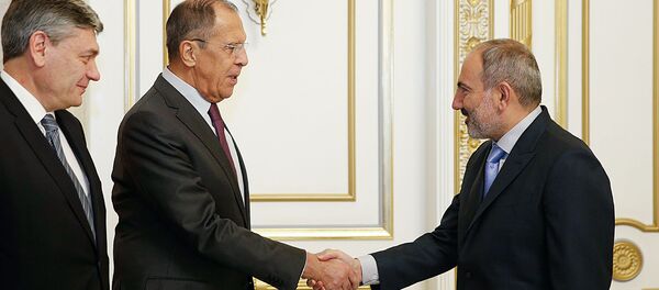 Премьер-министр Армении Никол Пашинян принял министра иностранных дел России Сергея Лаврова (11 ноября 2019). Еревaн Премьер-министр Армении Никол Пашинян принял министра иностранных дел России Сергея Лаврова (11 ноября 2019). Еревaн - Sputnik Արմենիա