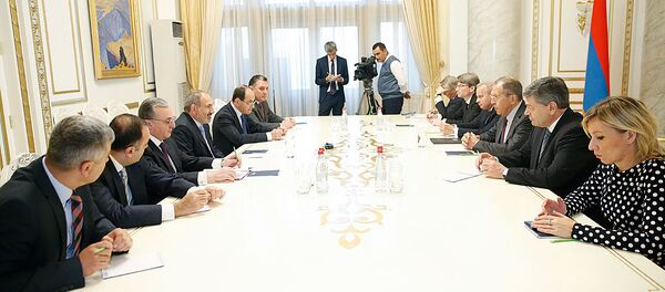 Премьер-министр Армении Никол Пашинян принял министра иностранных дел России Сергея Лаврова (11 ноября 2019). Еревaн - Sputnik Արմենիա