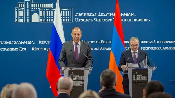 Главы МИД Армении и России Зограб Мнацаканян и Сергей Лавров на совместной пресс-конференции (11 ноября 2019). Ереван - Sputnik Армения