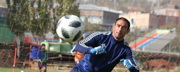 Вратарь ФК Гандзасар Капан Геворг Каспаров на тренировке Вратарь ФК Гандзасар Капан Геворг Каспаров на тренировке - Sputnik Արմենիա