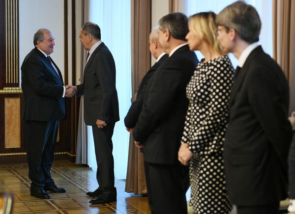 Սարգսյանը հյուրընկալել է Լավրովին և ջերմ ողջույններ փոխանցել Պուտինին Սարգսյանը հյուրընկալել է Լավրովին և ջերմ ողջույններ փոխանցել Պուտինին - Sputnik Արմենիա