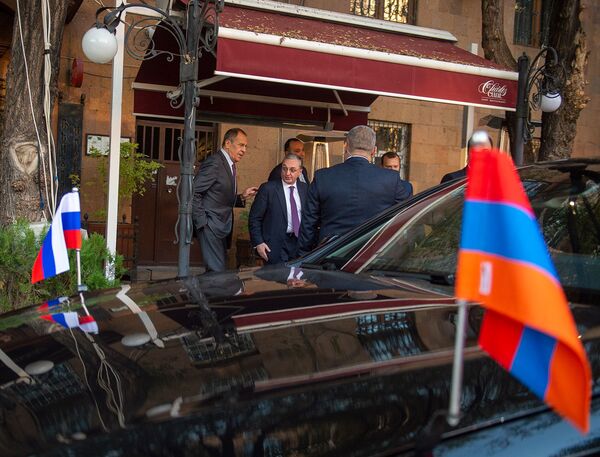 Кофе на посошок: последние минуты в Ереване Лавров провел в уютном кафе — фото - Sputnik Армения