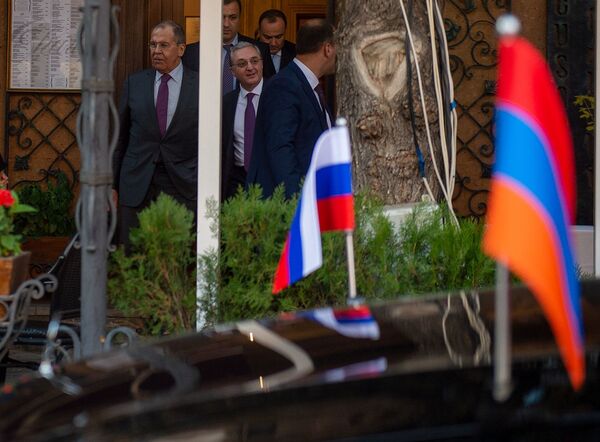 Кофе на посошок: последние минуты в Ереване Лавров провел в уютном кафе — фото - Sputnik Армения