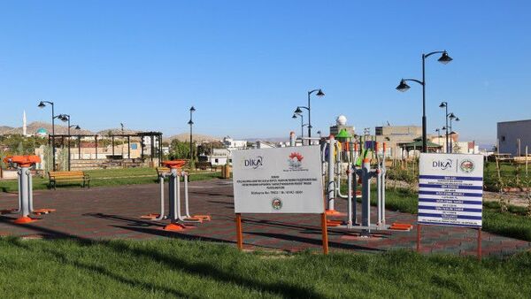 В Турции на месте армяно-ассирийского христианского кладбища строят парк В Турции на месте армяно-ассирийского христианского кладбища строят парк - Sputnik Армения