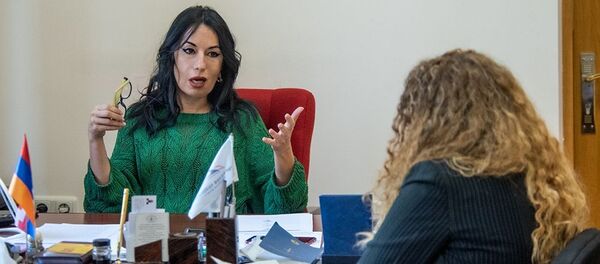 Наира Зограбян на интервью агенству Sputnik Армения Наира Зограбян на интервью агенству Sputnik Армения - Sputnik Արմենիա