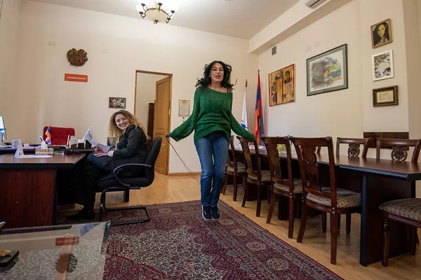Очнись, детка! Откровенная беседа с Наирой Зограбян о диете, макияже и женских секретах Очнись, детка! Откровенная беседа с Наирой Зограбян о диете, макияже и женских секретах - Sputnik Армения
