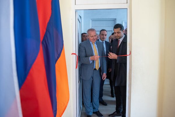 Գրիբոյեդով գյուղի «կանաչ» և «կապույտ» հյուրերը. երեխաներն արդեն ռուսական կենտրոն ունեն Գրիբոյեդով գյուղի «կանաչ» և «կապույտ» հյուրերը. երեխաներն արդեն ռուսական կենտրոն ունեն - Sputnik Արմենիա