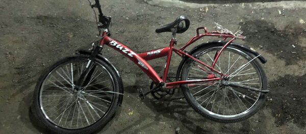 Дорожно-транспортное происшествие с участием грузового автомобиля и велосипедиста (12 ноября 2019). Эчмиадзин Дорожно-транспортное происшествие с участием грузового автомобиля и велосипедиста (12 ноября 2019). Эчмиадзин - Sputnik Армения