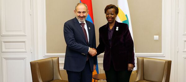 Премьер-министр Армении Никол Пашинян встретился с генеральным секретарем Международной организации Франкофонии Луиз Мушикивабо (12 ноября 2019). Париж Премьер-министр Армении Никол Пашинян встретился с генеральным секретарем Международной организации Франкофонии Луиз Мушикивабо (12 ноября 2019). Париж - Sputnik Армения