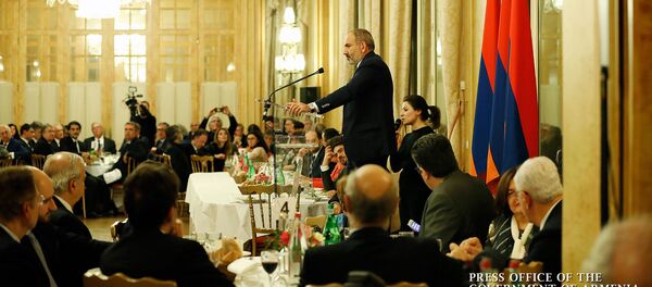 Премьер-министр Армении Никол Пашинян встретился с армянской диаспорой Франции (12 ноября 2019). Париж - Sputnik Армения