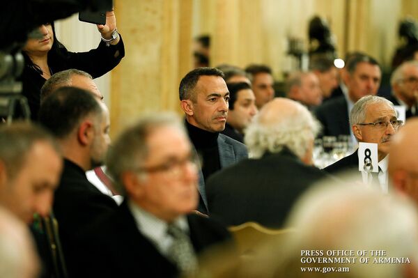 Нам нужны инженеры, а не тамады: Пашинян в Париже рассказал, как преодолеть бедность - Sputnik Армения