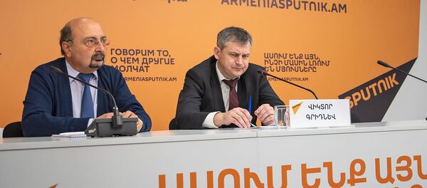 Пресс-конференция Виктора Гриднева в мультимедийном пресс-центре Sputnik Армения (13 ноября 2019). Еревaн Пресс-конференция Виктора Гриднева в мультимедийном пресс-центре Sputnik Армения (13 ноября 2019). Еревaн - Sputnik Армения