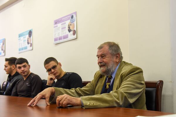 Научно-учебные споры: армянские студенты показали свое знание ситуации на Ближнем Востоке - Sputnik Армения