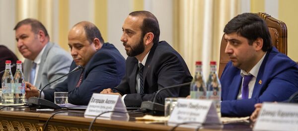 Делегация Национального собрания Армении во главе с Араратом Мирзояном во время встречи с коллегами Сената парламента Казахстана (14 ноября 2019). Еревaн Делегация Национального собрания Армении во главе с Араратом Мирзояном во время встречи с коллегами Сената парламента Казахстана (14 ноября 2019). Еревaн - Sputnik Արմենիա