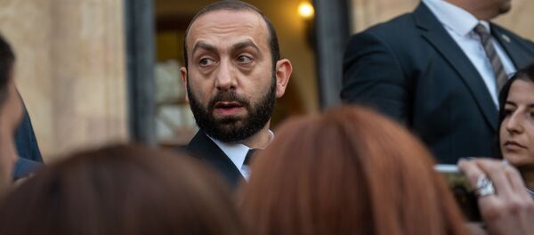 Председатель Национального собрания Армении Арарат Мирзоян ответил на вопросы журналистов (14 ноября 2019). Еревaн Председатель Национального собрания Армении Арарат Мирзоян ответил на вопросы журналистов (14 ноября 2019). Еревaн - Sputnik Արմենիա