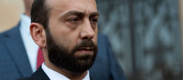 Председатель Национального собрания Армении Арарат Мирзоян ответил на вопросы журналистов (14 ноября 2019). Еревaн Председатель Национального собрания Армении Арарат Мирзоян ответил на вопросы журналистов (14 ноября 2019). Еревaн - Sputnik Армения