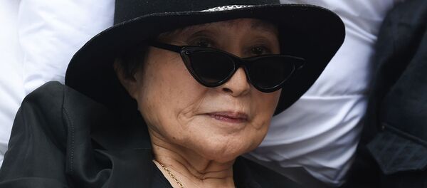 Йоко Оно во время пятого ежегодного мероприятия Come Together в поддержку возвращения образовательного экскурсионного автобуса Джона Леннона в мэрию (13 сентября 2018). Нью-Йорк - Sputnik Армения