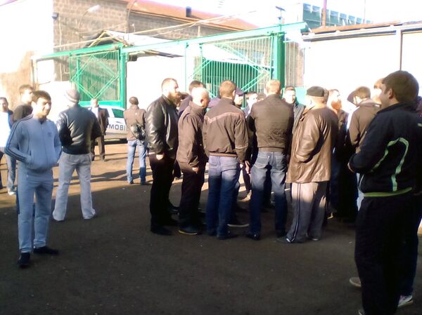 Пикет у офиса компании Санитек Пикет у офиса компании Санитек - Sputnik Армения