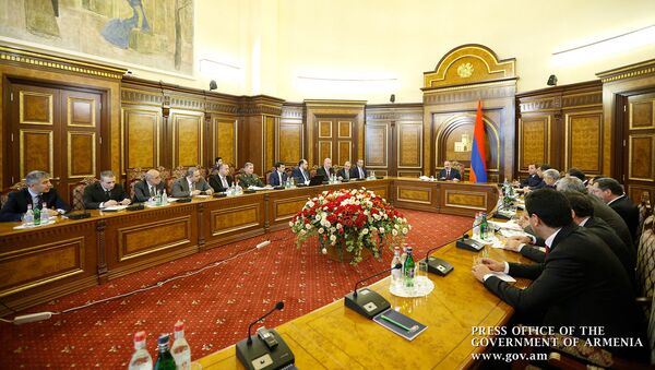 Заседание военно-промышленного комитета Армении под председательством премьер-министра Никола Пашиняна (14 ноября 2019). Еревaн - Sputnik Արմենիա