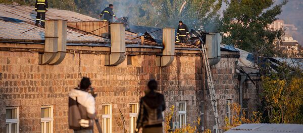 Հրդեհ ԱԺ–ի մոտակայքում Հրդեհ ԱԺ–ի մոտակայքում - Sputnik Արմենիա