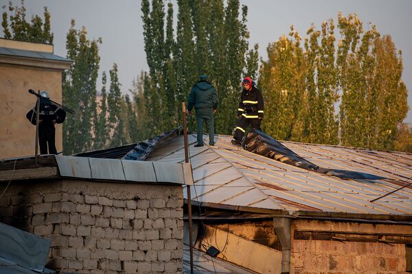 Пожар у здания парламента Армении: спасатели тушили огонь два часа — фото - Sputnik Армения