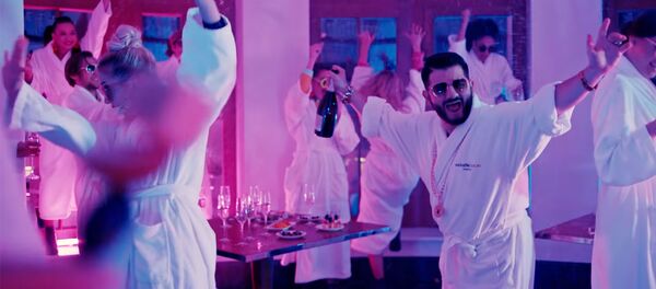 Кадр из клипа Миши Галустяна Хочу тибя любицца - Sputnik Армения