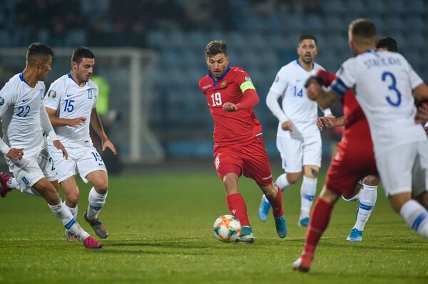 Дебют Хашманяна: в Ереване стартовал матч сборных Армении и Греции - Sputnik Армения