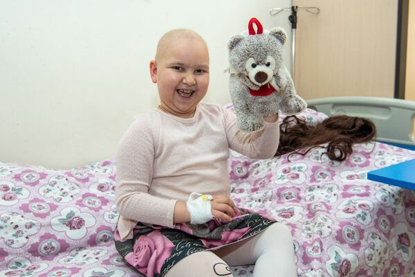 Ты не один: Люсия из Карабаха точно знает, что победит лейкоз и наденет свадебное платье - Sputnik Армения