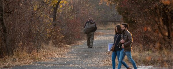 Отдыхающие в ботаническом саду Отдыхающие в ботаническом саду - Sputnik Армения
